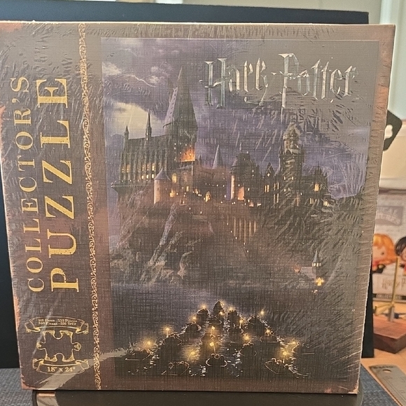 Warner Bros Black and Gold Puzzle Game - Picture 1 of 4